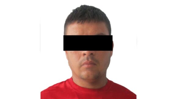 Por desmantelar vehículos robados Sebastián es detenido por policías de Ahome, Sinaloa