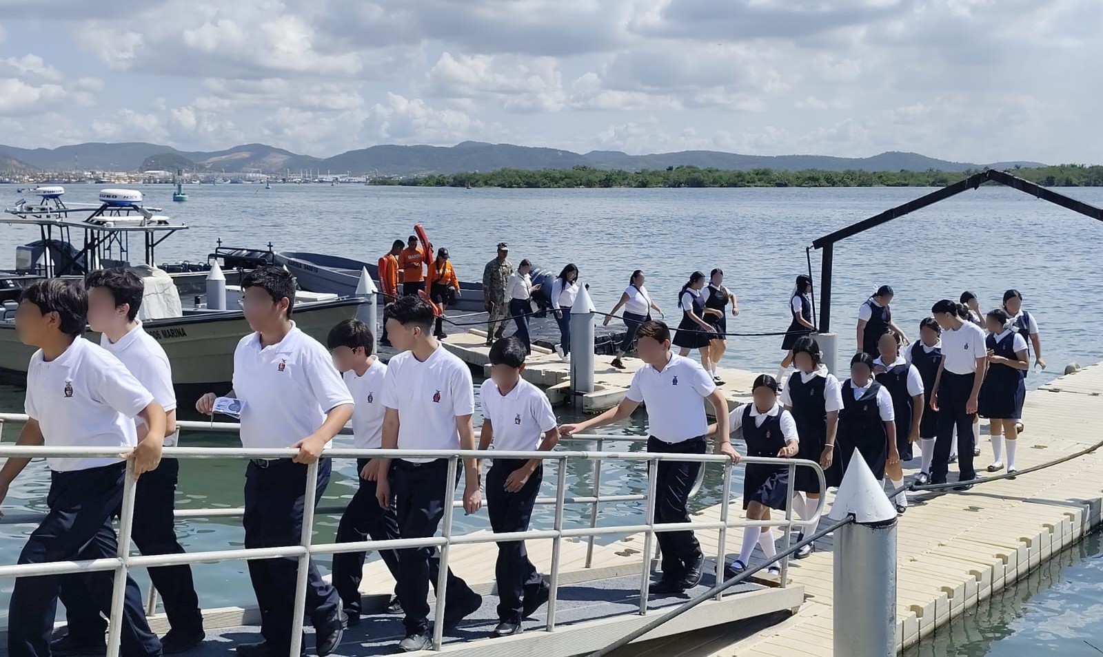 Marina promueve entre jóvenes de secundaria valores cívicos en Mazatlán.