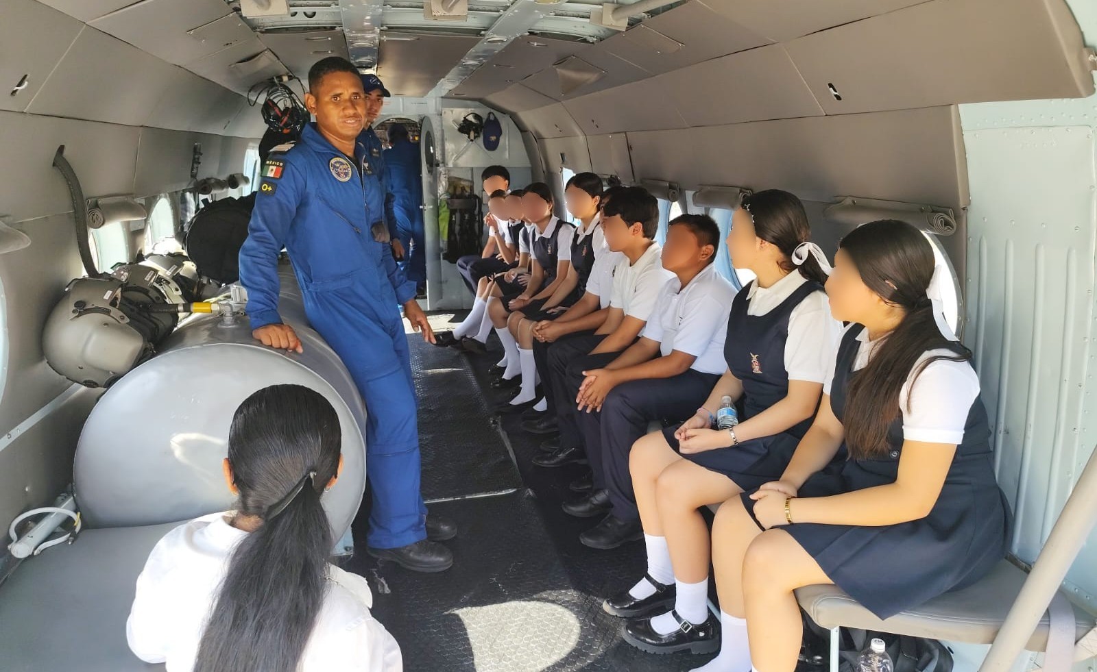 Marina promueve entre jóvenes de secundaria valores cívicos en Mazatlán.