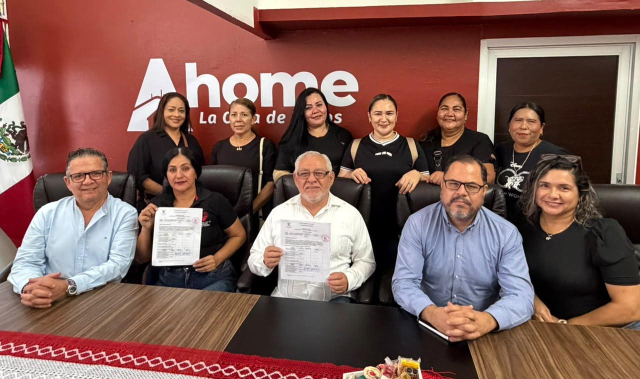 Secretario del Ayuntamiento y regidores se reúnen con viudas de policías en Ahome