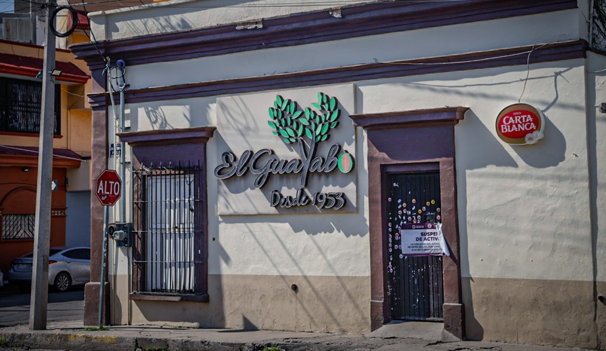 Sellos de suspensión en restaurante-bar El Guayabo en el Centro de Culiacán