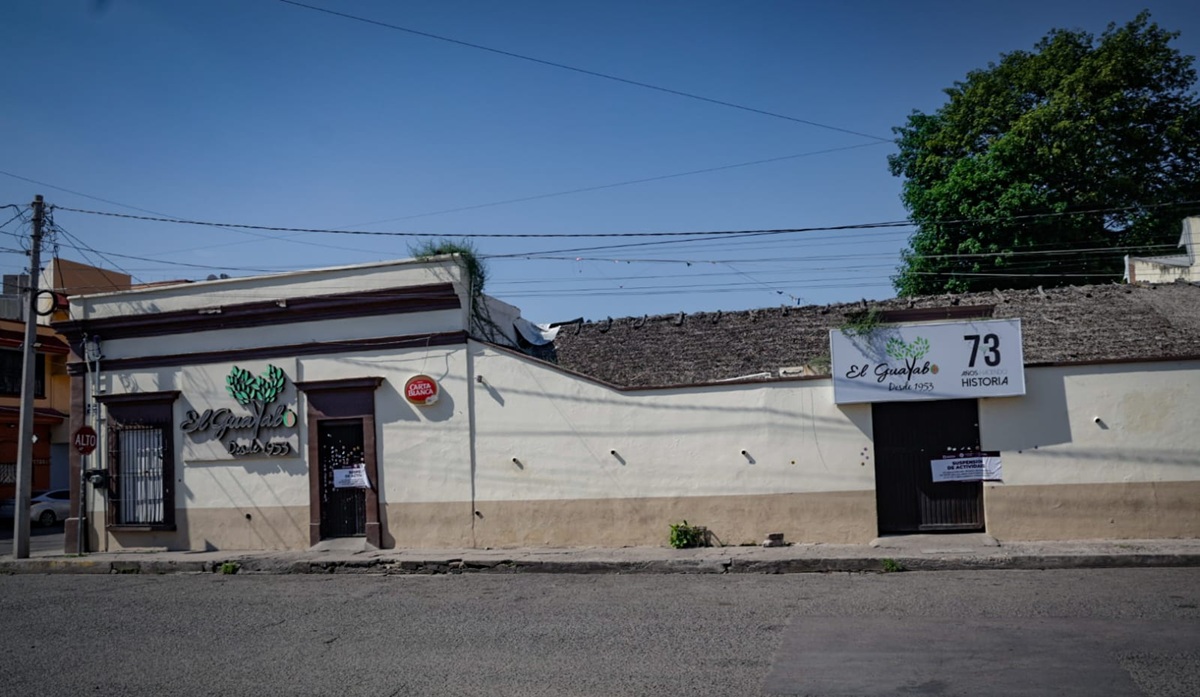 Sellos de suspensión en restaurante-bar El Guayabo en el Centro de Culiacán