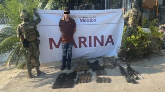 Semar detiene a una persona y asegura armas, cartuchos y 84 explosivos improvisados en San Ignacio, Sinaloa