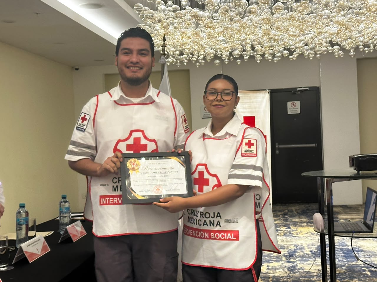 Shelby Daniela, de 18 años, recibe el título de Juventina del Año en Mazatlán