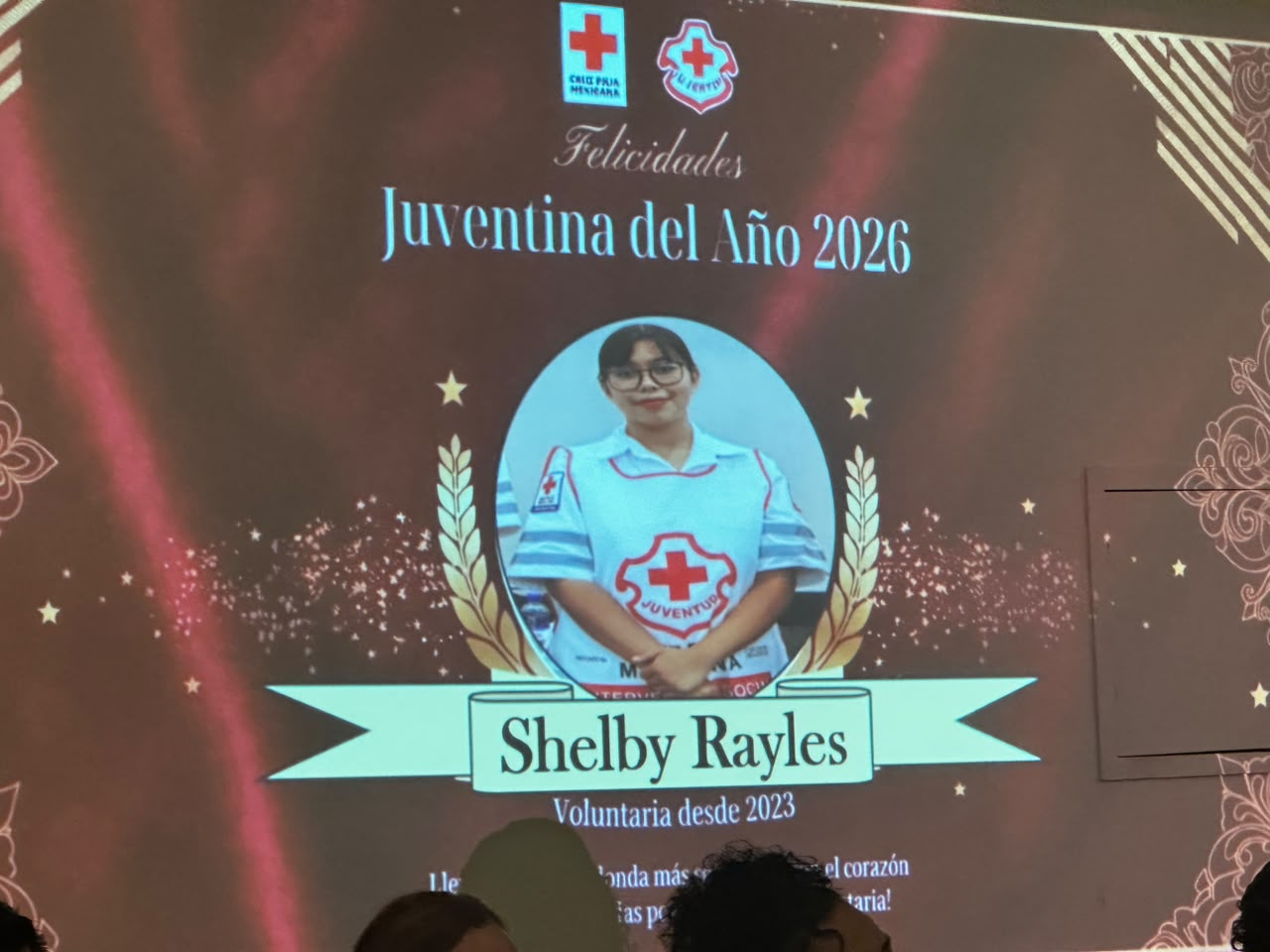 Shelby Daniela, de 18 años, recibe el título de Juventina del Año en Mazatlán