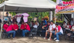 Sigue protesta en Palacio Municipal en Mazatlán por el Stasam