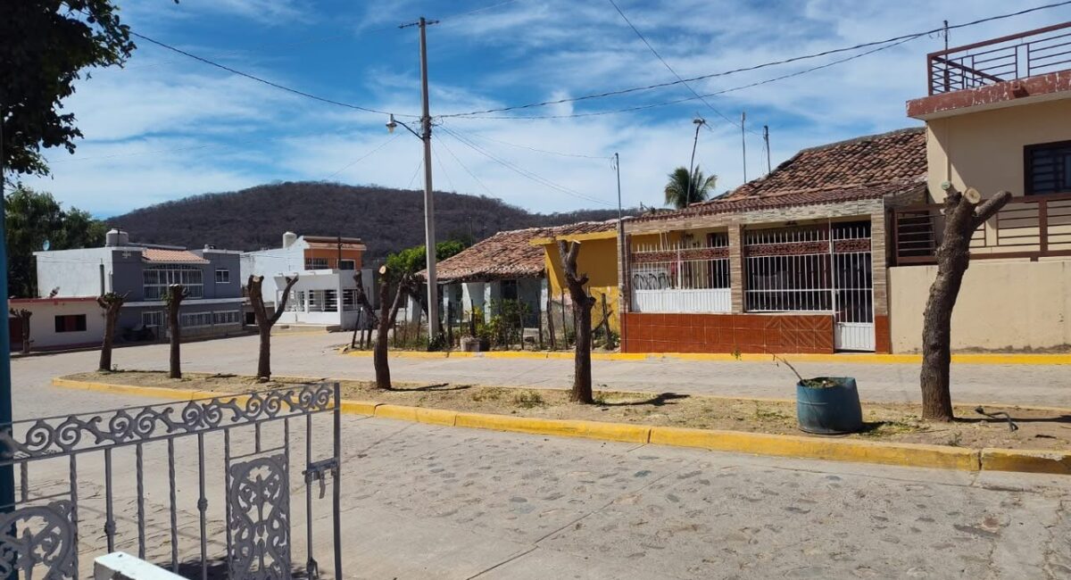 Tienen más de 40 horas sin luz; en La Concepción, Concordia, Sinaloa, reclaman respuesta de la CFE