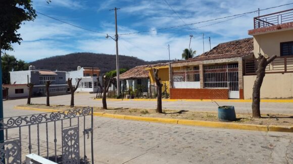 Tienen más de 40 horas sin luz; en La Concepción, Concordia, Sinaloa, reclaman respuesta de la CFE