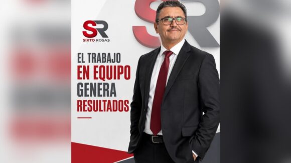 El profe Sixto Rosas levanta la mano por la Coordinación Municipal de la Defensa de la 4T en Ahome, Sinaloa