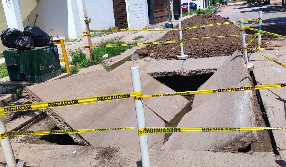 Socavón en el Fracc. La Memoria, en Los Mochis