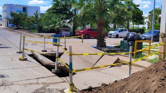 Tubería de 30 años ya no aguantó y por eso se generó el socavón en el fraccionamiento Memoria de Los Mochis, Sinaloa: Comun