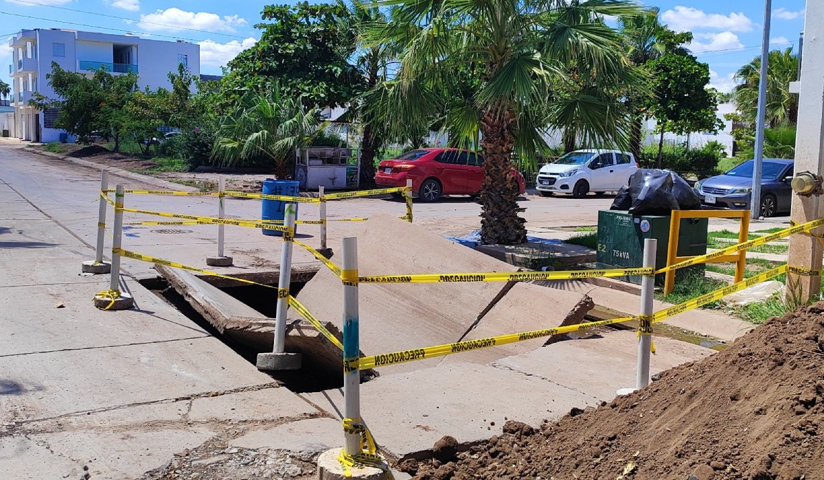 Socavón en el Fracc. La Memoria, en Los Mochis