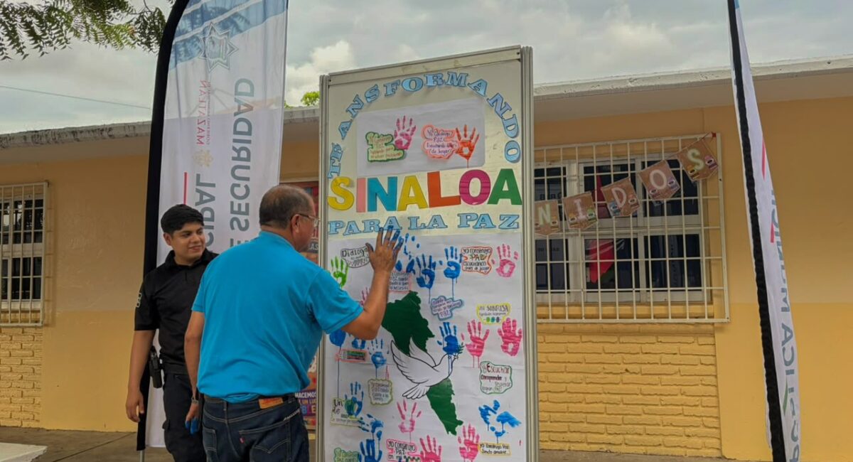 Policía Municipal lleva la cultura de paz a las aulas de Mazatlán, Sinaloa, y alerta a estudiantes sobre violencia escolar