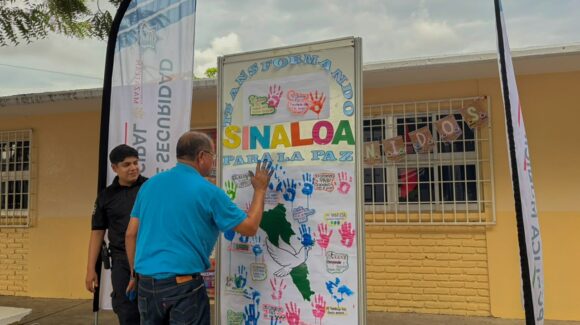 Policía Municipal lleva la cultura de paz a las aulas de Mazatlán, Sinaloa, y alerta a estudiantes sobre violencia escolar