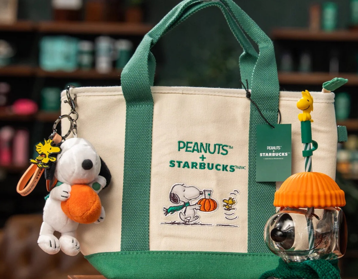 Llavero y bolsa de Snoopy de Starbucks