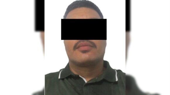 Por robarse chocolates, cigarrillos y una tablet, sujeto es detenido por Policías de Ahome, Sinaloa