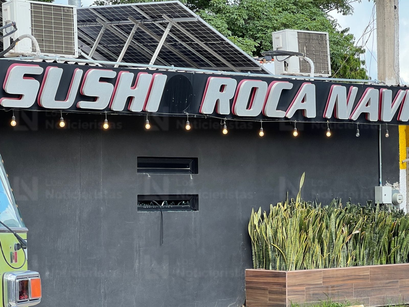 Vandalizan comercio de sushi en la Lázaro Cárdenas de Culiacán