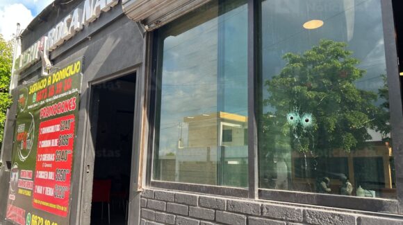 Tirotean y vandalizan comercio de sushi con combustible en la Lázaro Cárdenas de Culiacán