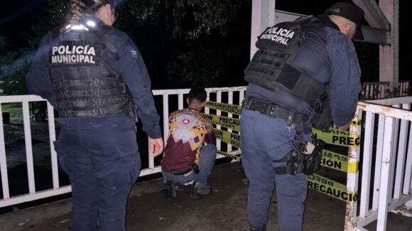 Por daño estructural, suspenden tránsito en puente peatonal de acceso a La Galera por prevención