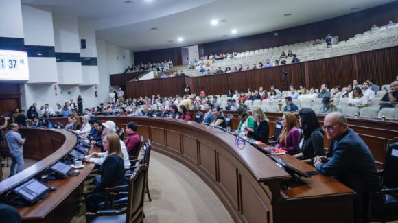“Son un toma todo, no tienen cortesía política”: PRI, PAN y MC acusan autoritarismo de Morena al nombrar Presidencia de Mesa Directiva