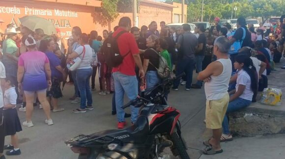 Toman padres escuela en Mazatlán, Sinaloa; revelan que existe grupo ‘fantasma’ y 30 alumnos están sin garantías en este ciclo escolar