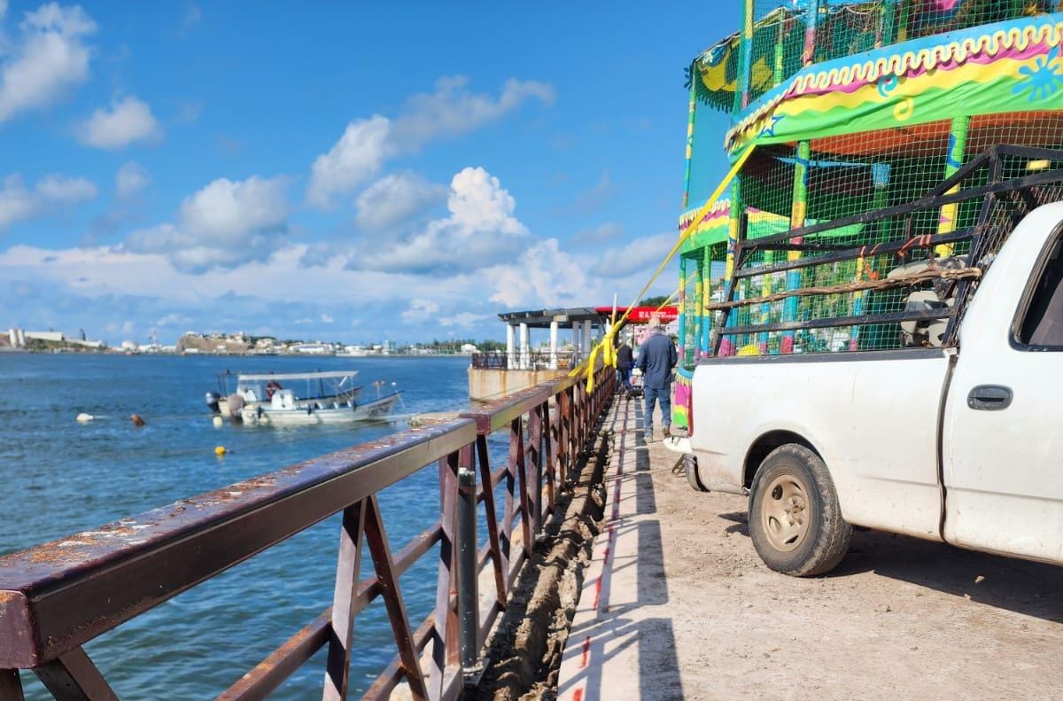 Trabajos de electrificación del malecón de Topolobampo