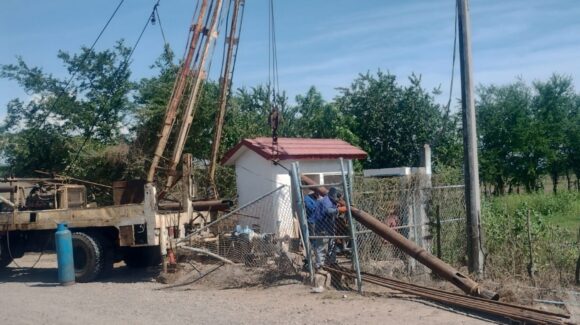 Repara Jumapam falla en pozo y devuelve el agua a El Roble, Mazatlán, Sinaloa, tras 72 horas de maniobras