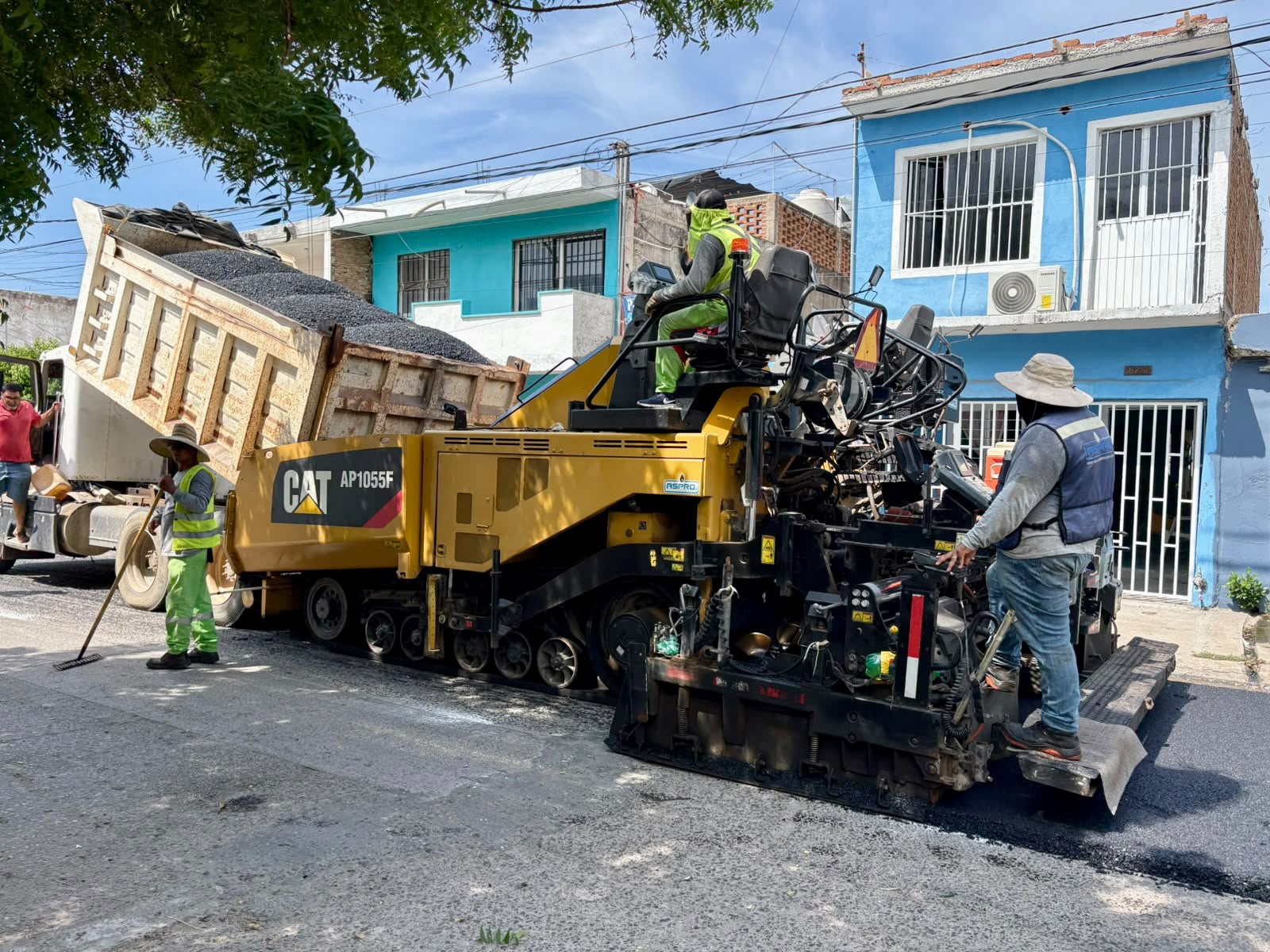 Trabajo de rehabilitación en la avenida Río Piaxtla, en Mazatlán