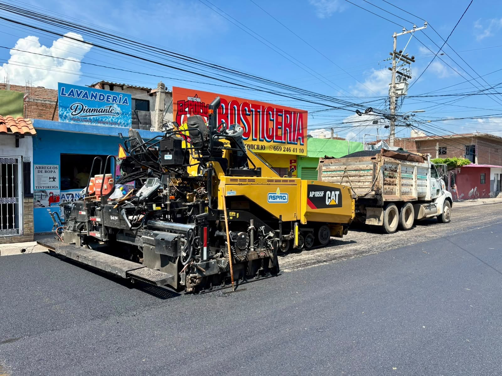 Trabajo de rehabilitación en la avenida Río Piaxtla, en Mazatlán