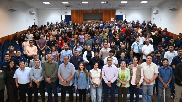 La UAS se alía con dependencias estatales y municipales y capacita a estudiantes ante situaciones de riesgo extremo en la Facultad de Derecho