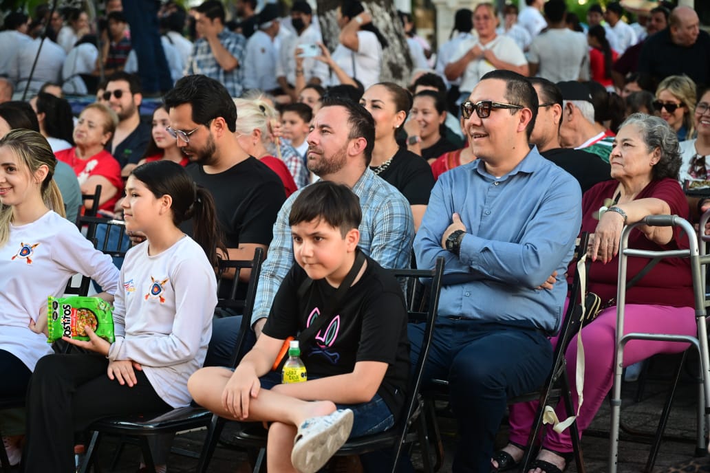 UAS conmemora las fiestas patrias frente a Edificio Central en Culiacán