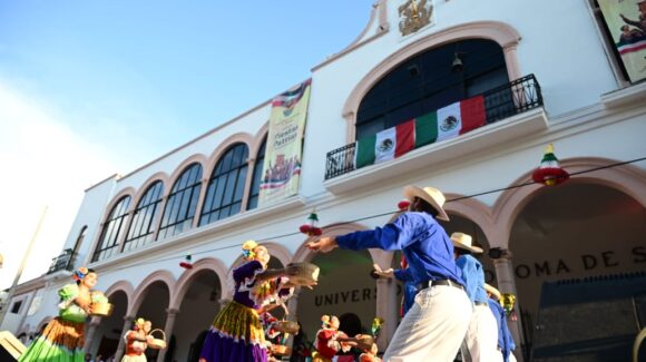 Desde el folclore hasta los sabores de la cocina mexicana, la UAS celebra con alegría y tradición las Fiestas Patrias en el corazón de su comunidad universitaria