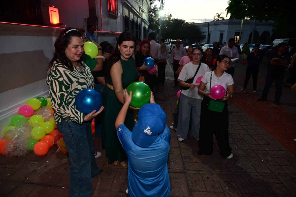 UAS conmemora las fiestas patrias frente a Edificio Central en Culiacán