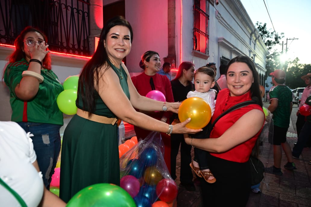 UAS conmemora las fiestas patrias frente a Edificio Central en Culiacán