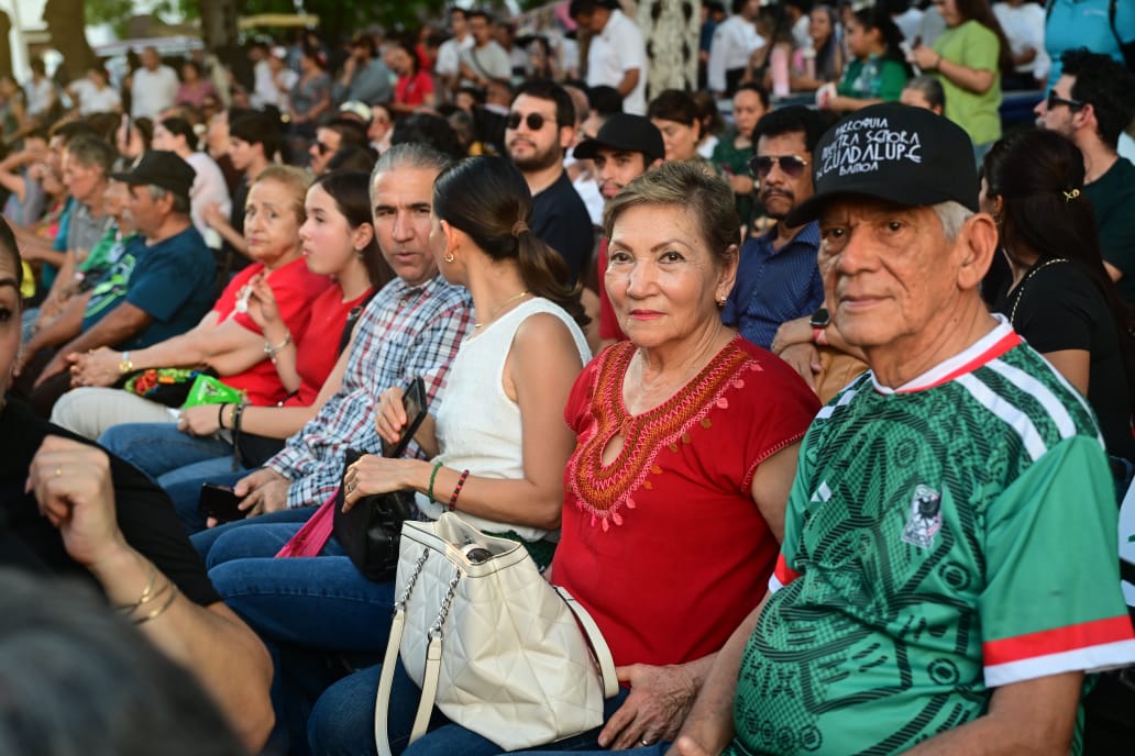 UAS conmemora las fiestas patrias frente a Edificio Central en Culiacán