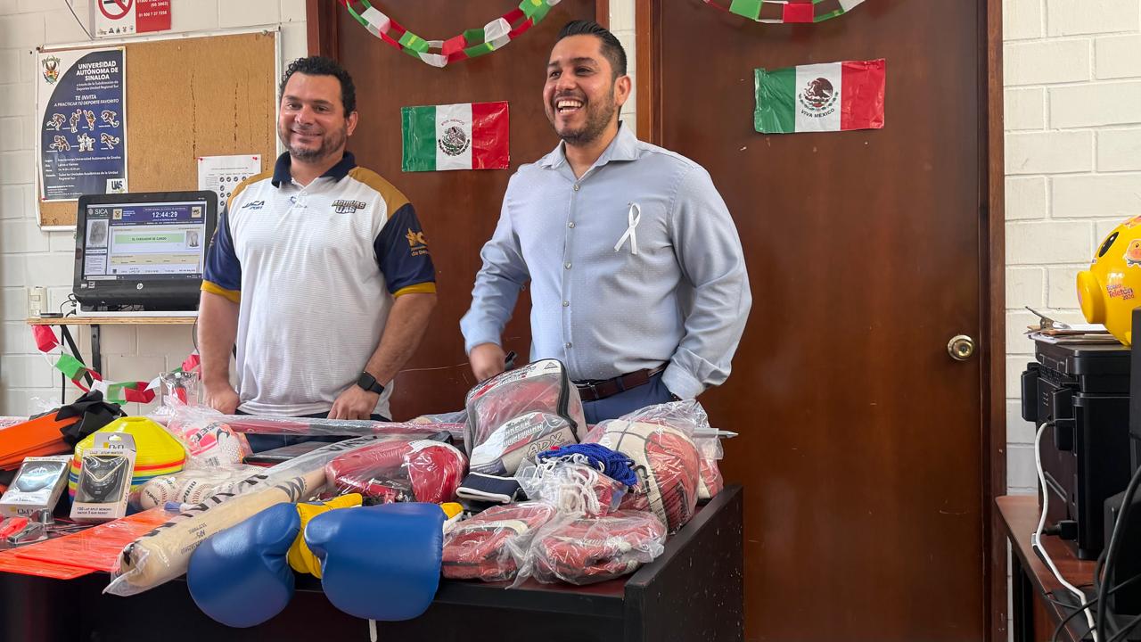 Entregan equipamiento deportivo a estudiantes de la zona sur de la UAS