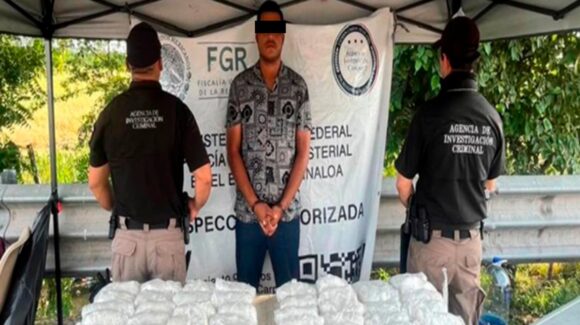 Dos operativos dejan explosivos, vehículos y 22 kilos de metanfetamina asegurados; hay un detenido en Escuinapa, Sinaloa