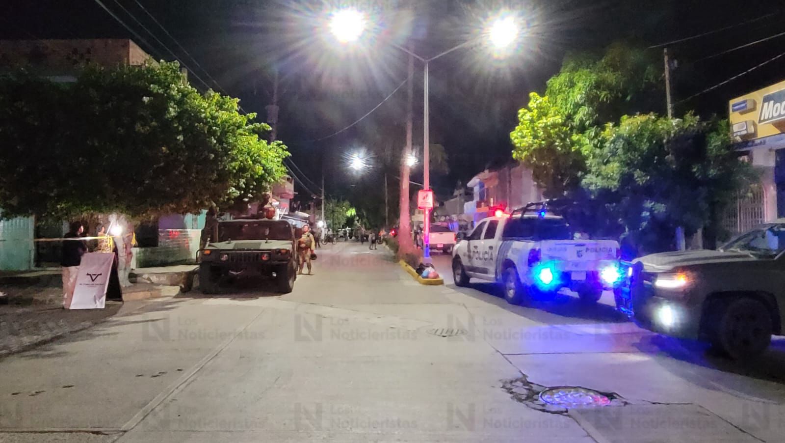 Ataque armado deja a hombre herido y mujer sin vida en frutería de Mazatlán