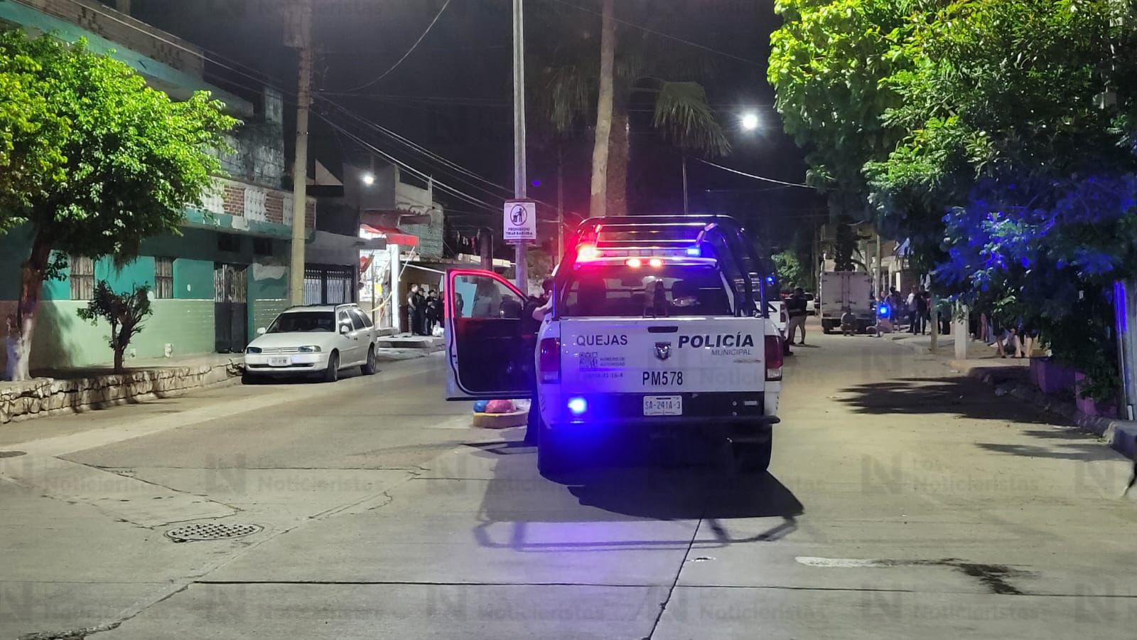 Ataque armado deja a hombre herido y mujer sin vida en frutería de Mazatlán