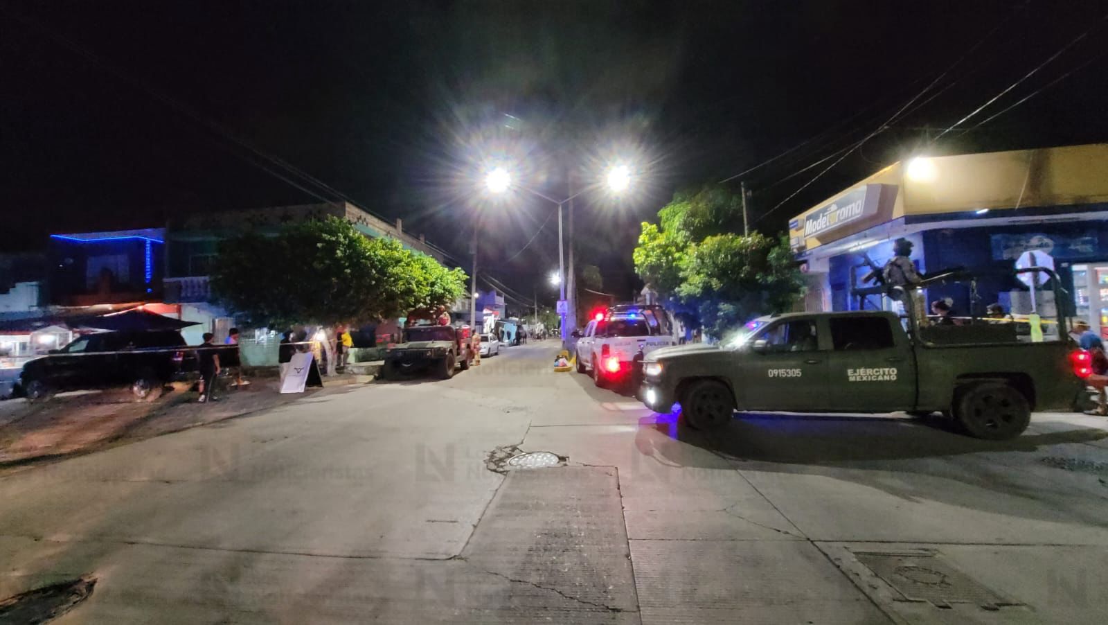 Ataque armado deja a hombre herido y mujer sin vida en frutería de Mazatlán