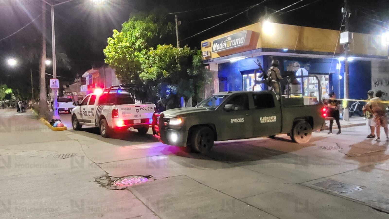 Ataque armado deja a hombre herido y mujer sin vida en frutería de Mazatlán