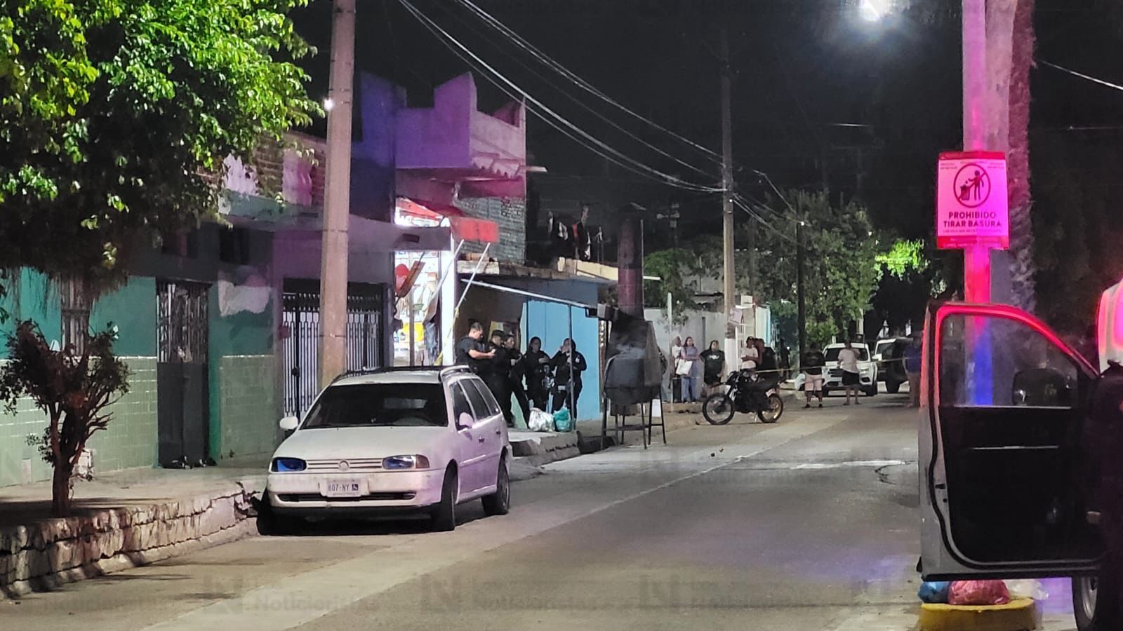 Ataque armado deja a hombre herido y mujer sin vida en frutería de Mazatlán