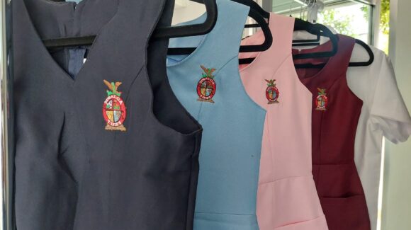Proveedores de uniformes y útiles de la región del Évora, Sinaloa, comienzan a entregar documentación para liberar pagos