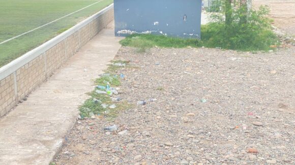 Vecinos de El Huitussi reportan fallas en agua, luz, basura y calles; drenaje y primaria sí reciben atención