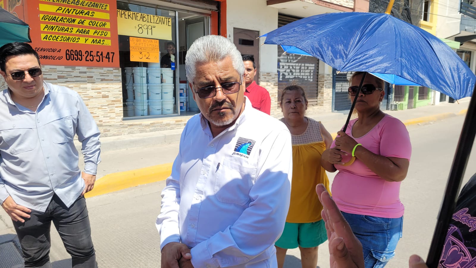 Gerente de la Jumapam dialoga con vecinos de la Vicente Suárez
