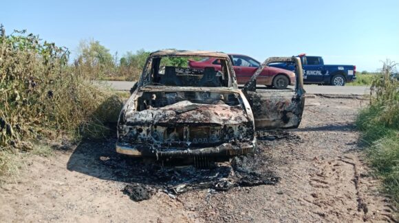 Localizan camioneta abandonada e incendiada en el ejido San Fernando, en Guasave, Sinaloa