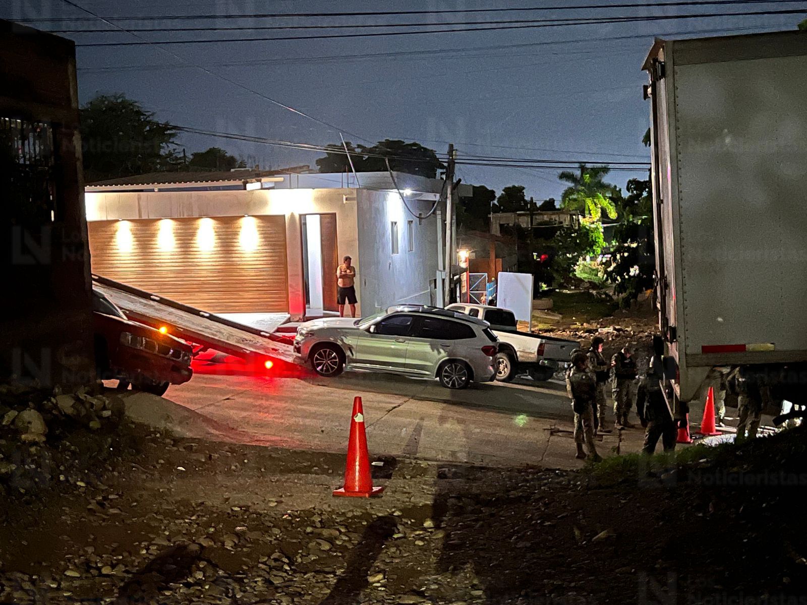 Vehículos asegurados tras persecución en la López Mateos, Culiacán