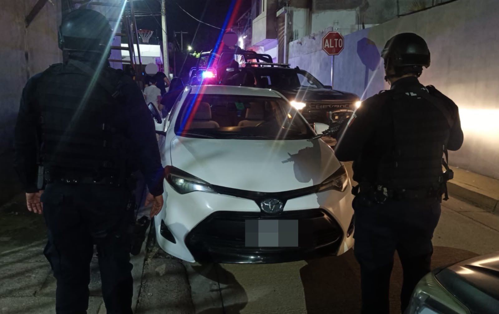 Vehículo con reporte de robo recuperado durante operativo en Culiacán