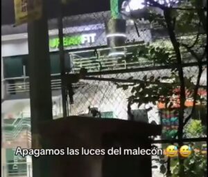Familia se graba dañando alumbrado público en el Nuevo Malecón de Culiacán