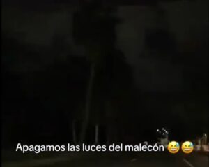 Familia se graba dañando alumbrado público en el Nuevo Malecón de Culiacán